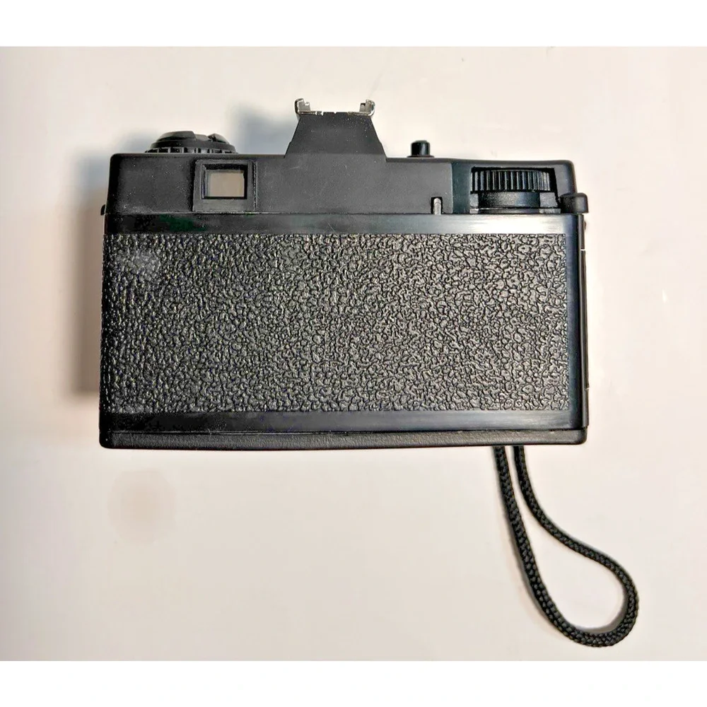 LAVEC LT-002 35MM POINT & SHOOT CAMERA LENS GOOD Untested.